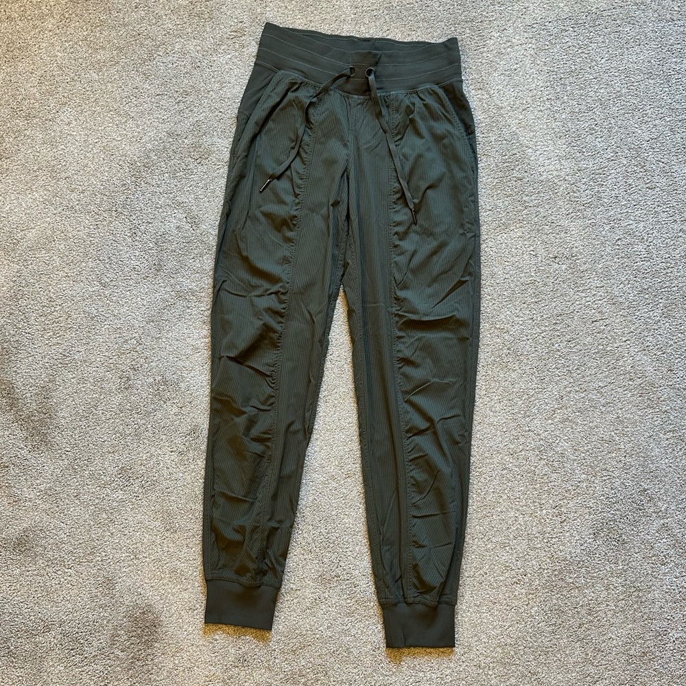 Lululemon dance studio mid-rise jogger full length, sz 6